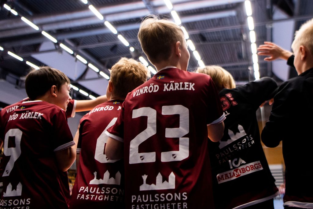 Vinröd kärlek med LUGI Handboll